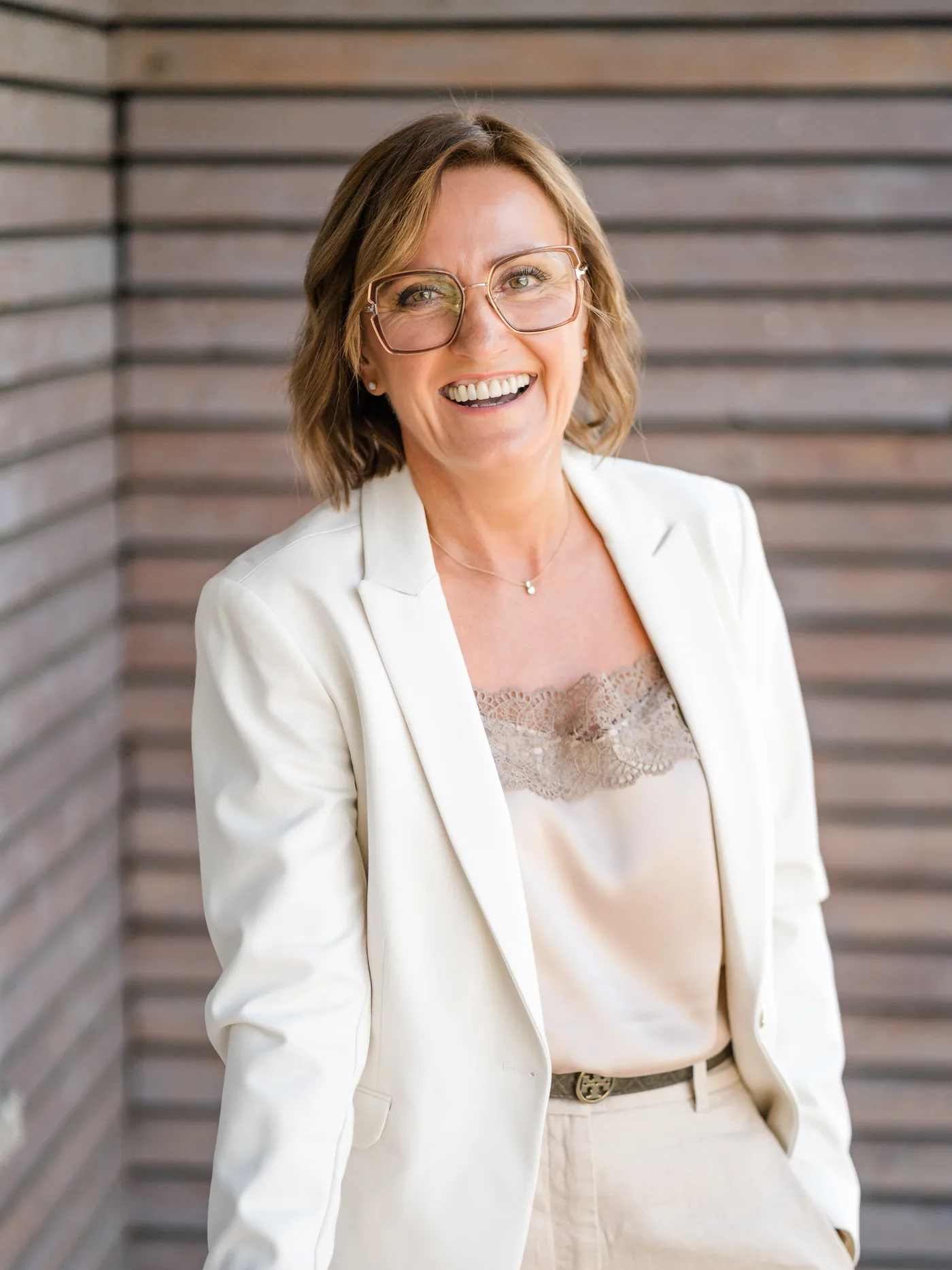 Ewa Brunner lacht in die Kamera.