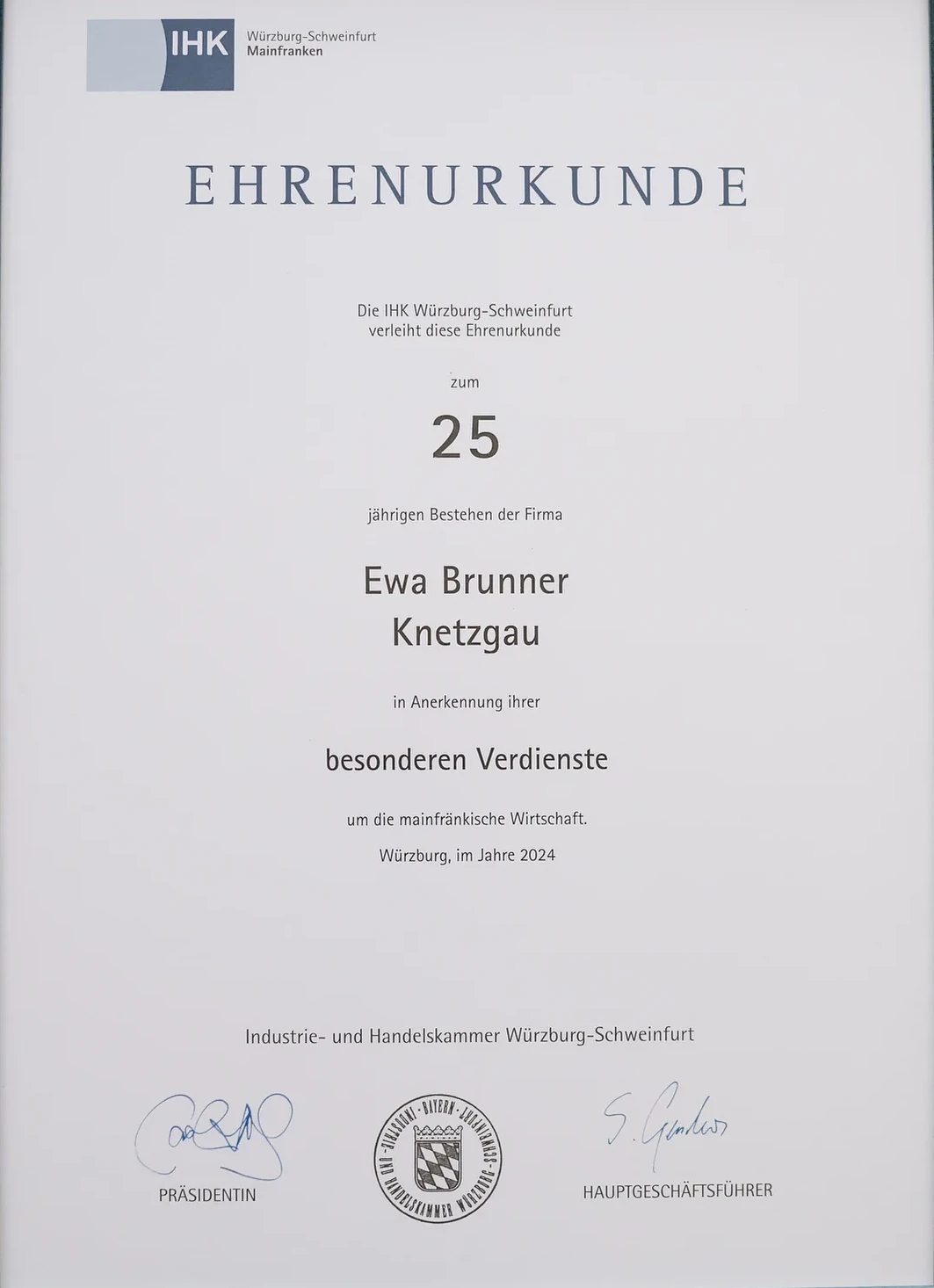 Die Ehrenurkunde der IHK zum 25-jährigen Bestehen des Studios.